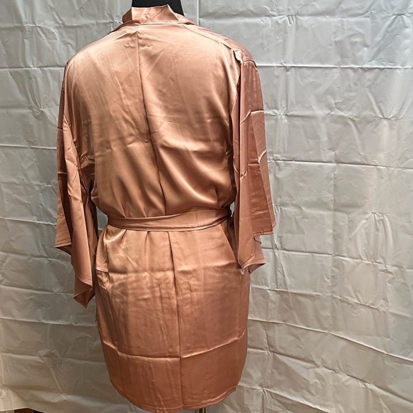 Elegant Peach Satin Women's Robe - Picture 4 of 9